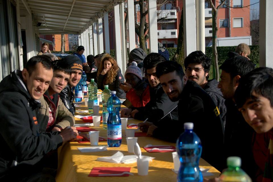 foto-pranzo-volontari-befana4